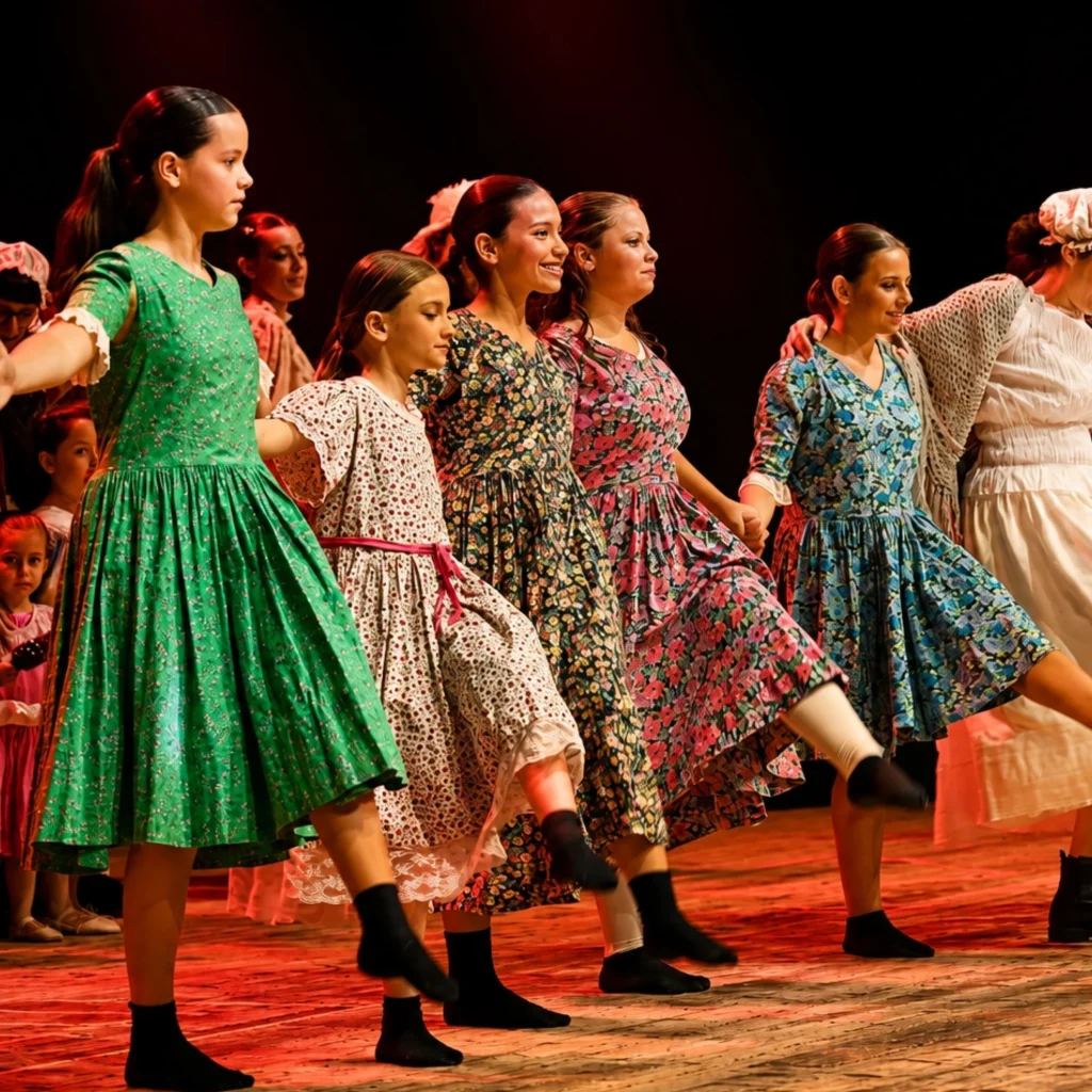 Ragazzi di 11-13 anni durante una lezione di danza alla CMT Musical Theatre di Verona