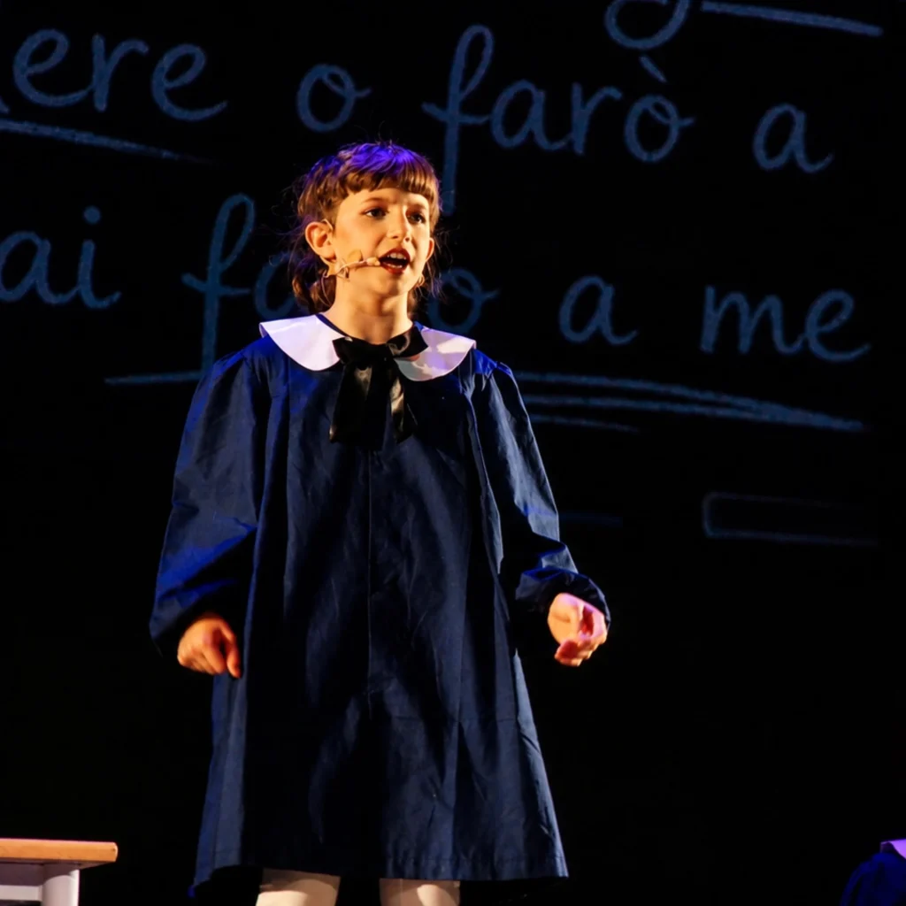 Bambini di 6-10 anni durante il corso di teatro alla CMT Musical Theatre di Verona